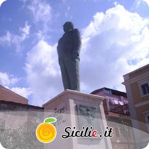 Gela - Statua dell'Onorevole Salvatore Aldisio