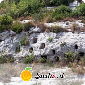 Noto - La Grotta delle Cento Bocche.jpg